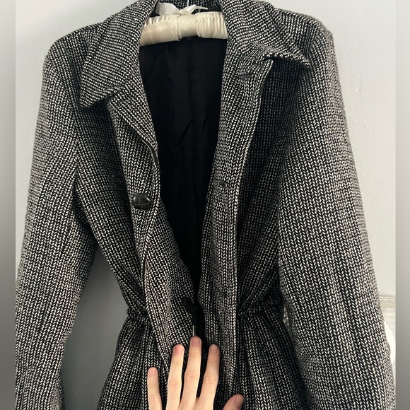 Stylish wool pea coat - Picture 3 of 5